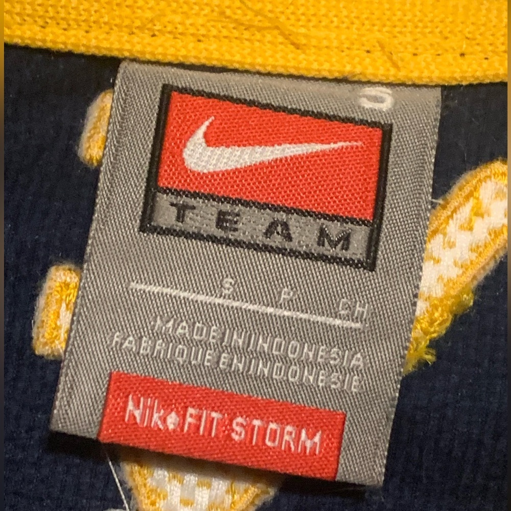 Nike Pullover - Picture 16 of 16